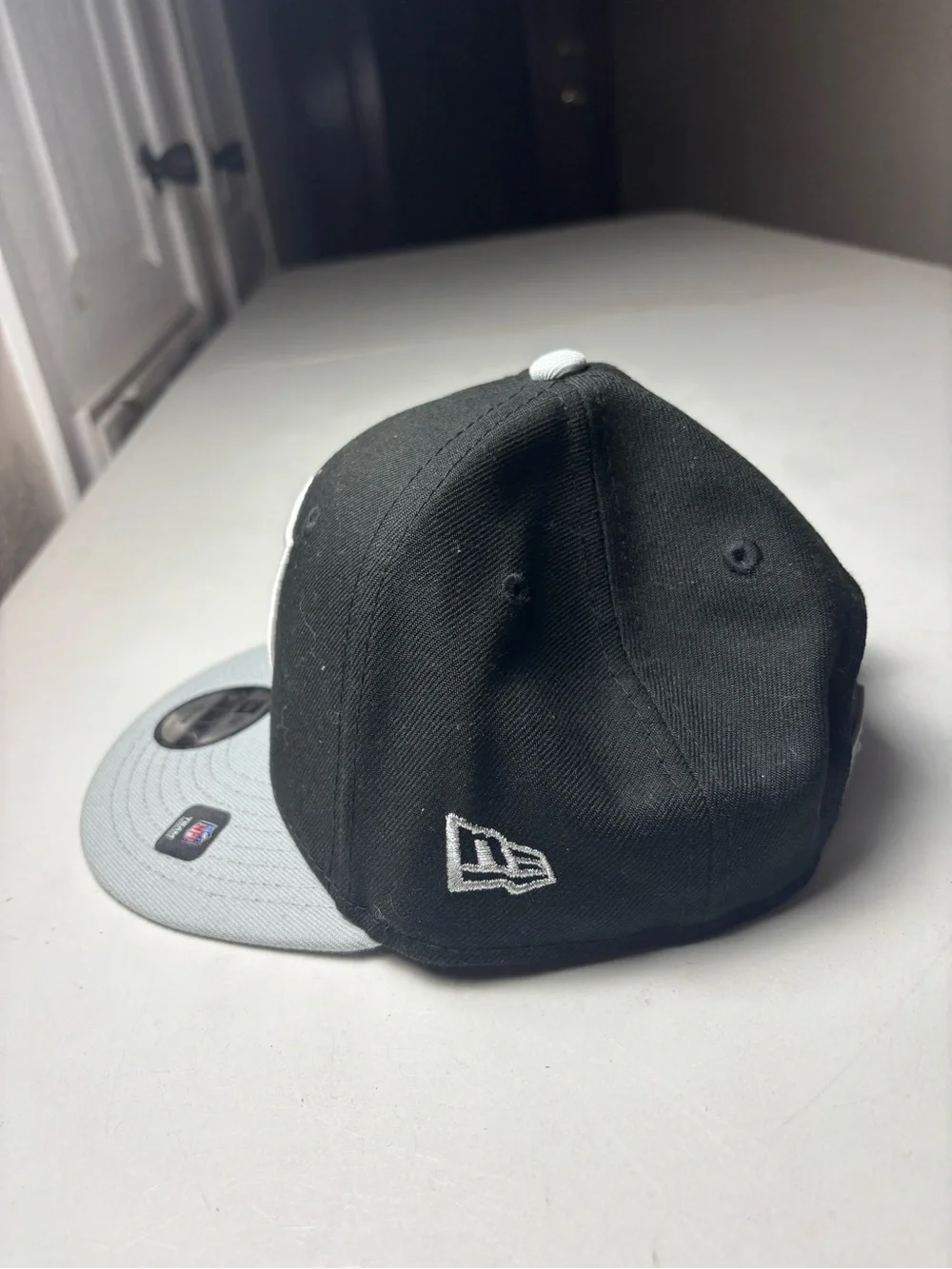 Youth New Era Las Vegas Raiders snapback cap in black & gray with white Raiders